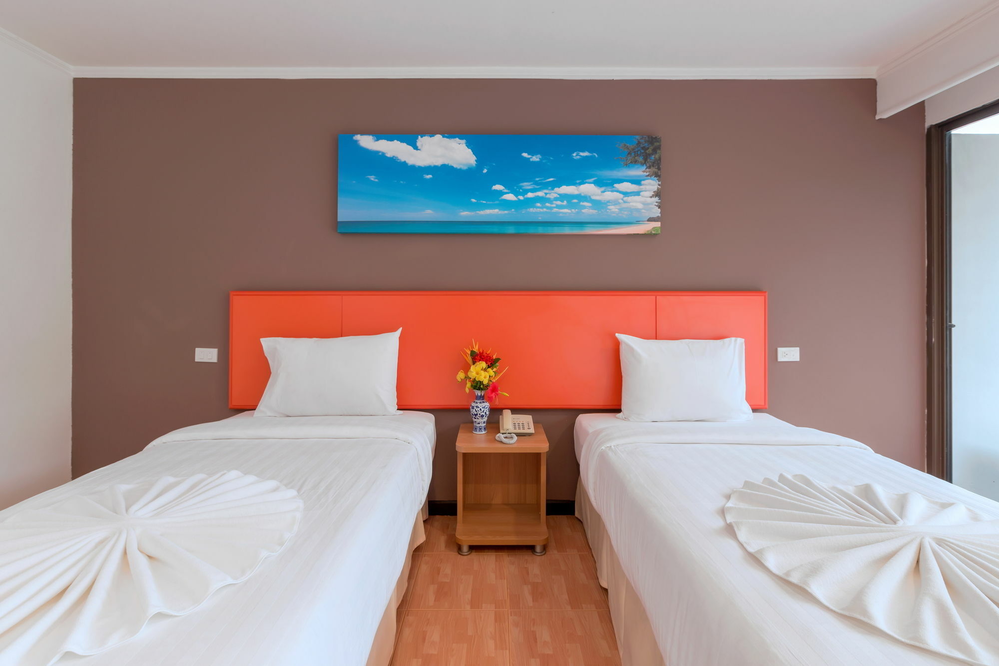 Patong 7Days Premium Hotel Phuket Экстерьер фото