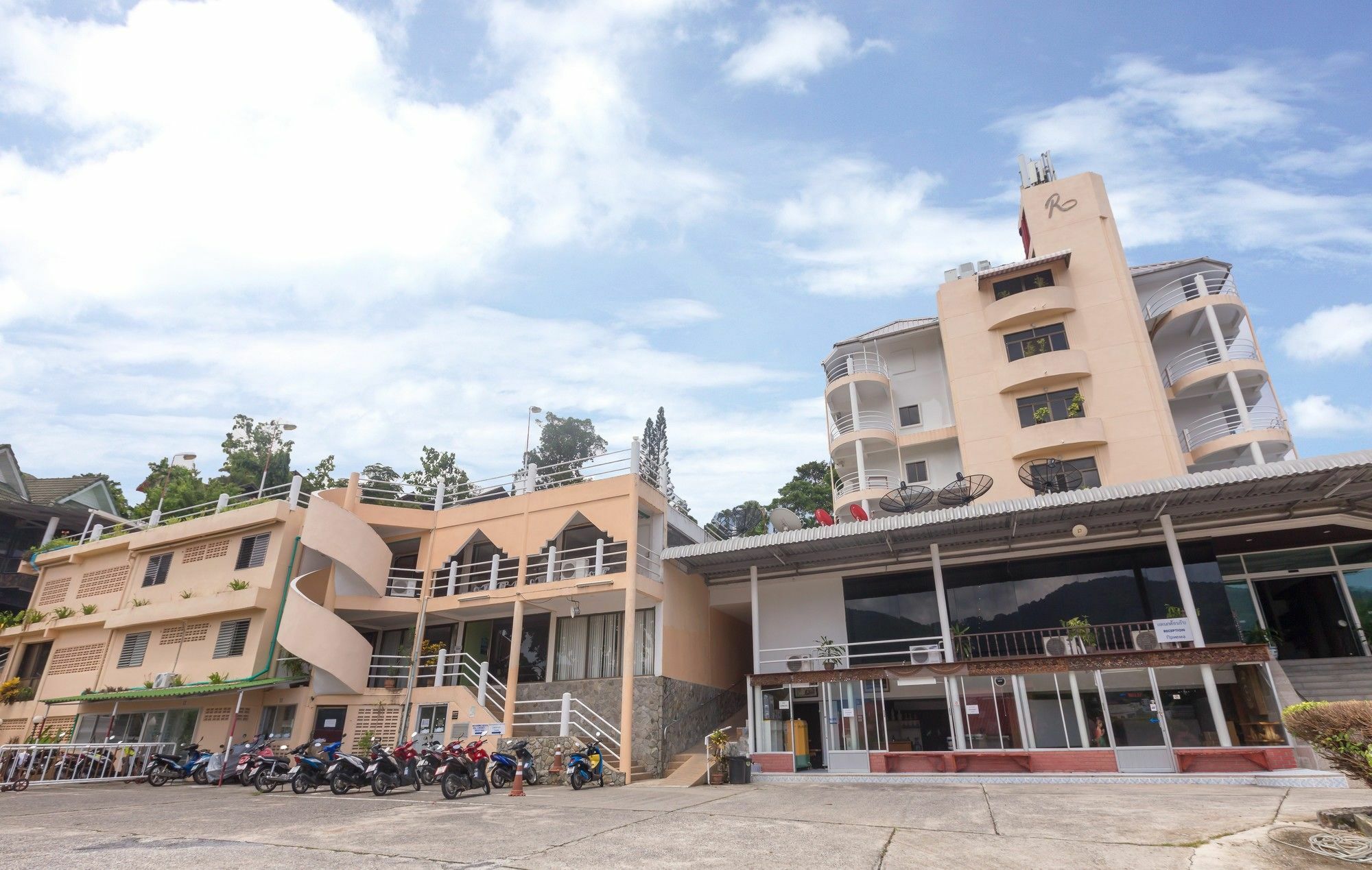 Patong 7Days Premium Hotel Phuket Экстерьер фото