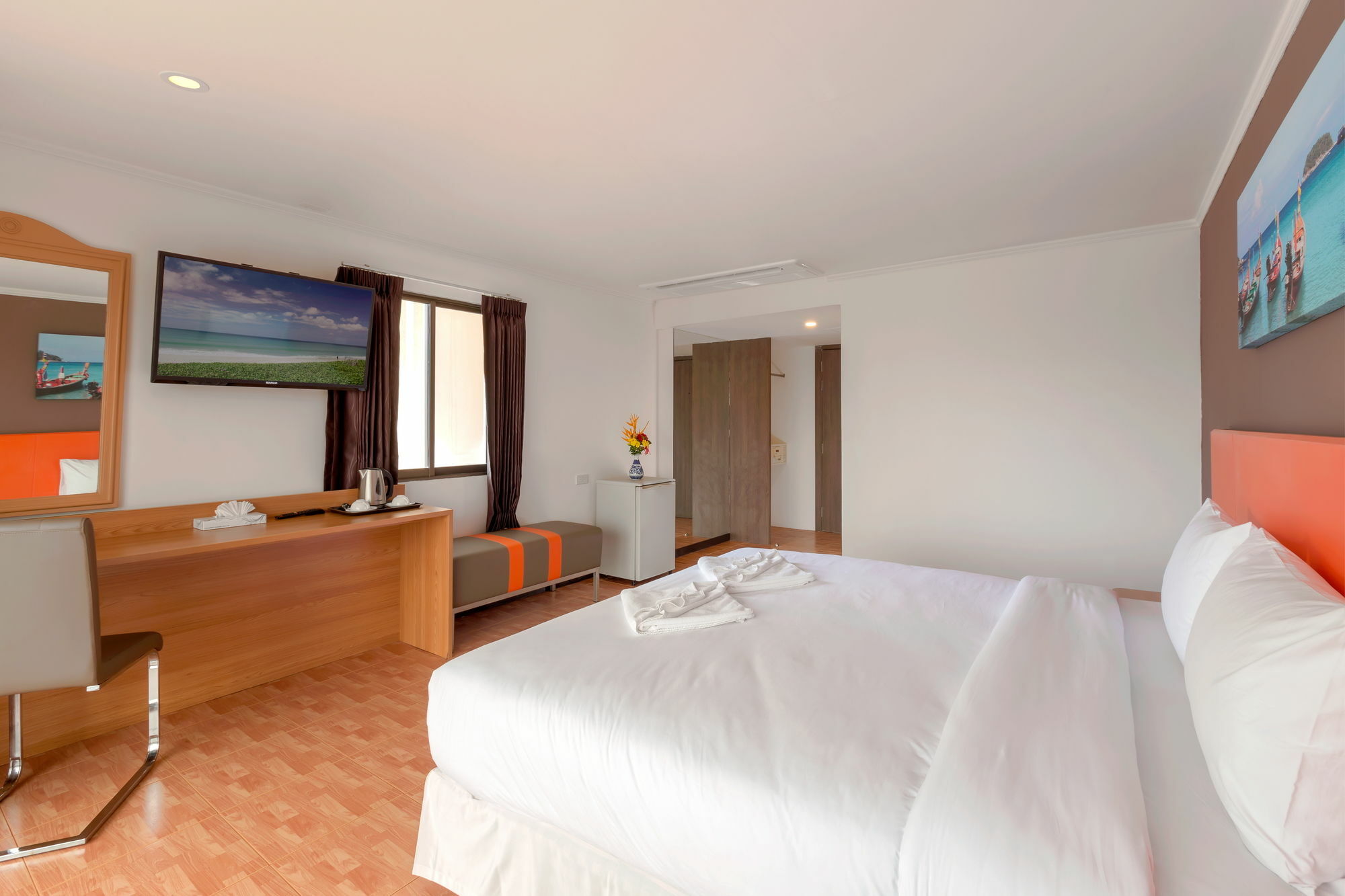 Patong 7Days Premium Hotel Phuket Экстерьер фото